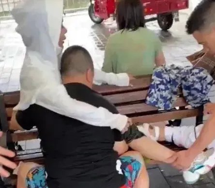 辽宁玻璃栈道发生事故,景点负责人对此有何回应?