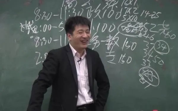 红极一时的张雪峰，因发言不当公开道歉，现在过得怎么样？