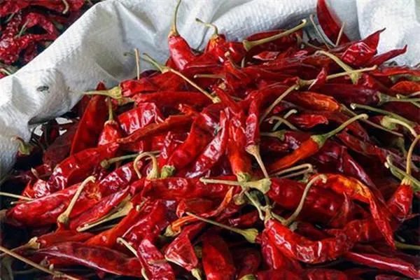 湖南人年均消费辣椒100斤,他们用辣椒制作了什么特色菜?
