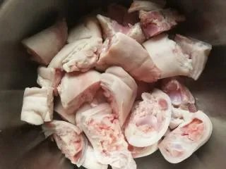 猪蹄炖黄豆