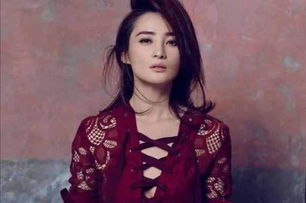 蒋勤勤孙俪是同父异母,俩人真实关系浮出水面,你觉得像吗?