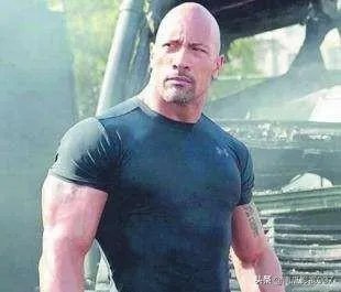 巨石强森、罗曼·雷恩斯的纹身都有什么来头?为什么他们的纹身很像?