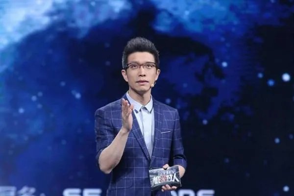 在与手语老师的克星朱广权对抗过程中,哪个手语老师的战斗力最强?