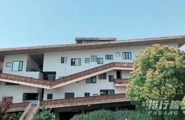 中国最美的十所大学排名_全国最美大学排名最新