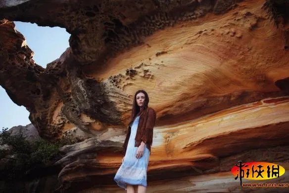 世界美女地图:罗马尼亚29岁女子穷游37国专拍正妹