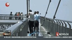 重庆现高80米吓破胆的“天空悬廊”是怎么建的?