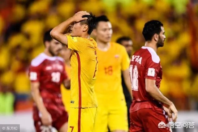 赵旭日代表中国男足颁奖给C罗，又穿上梅西球衣支持阿根廷，你是怎么样看的？