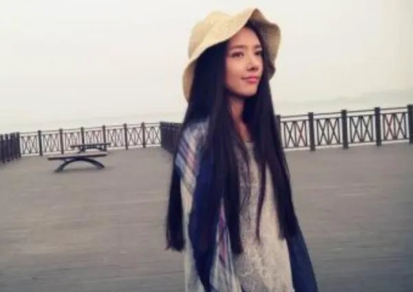 向太携儿子儿媳与友人聚餐,为何郭碧婷表情一脸冷淡?