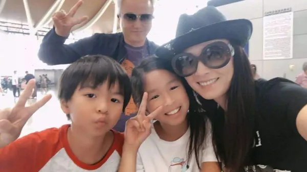 张庭夫妇社交平台被禁言,对两人来说意味着什么?