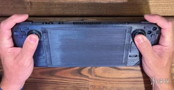 Steam掌机手感如何?玩家3D打印1:1模型测试手感!