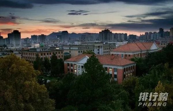 中国最美的十所大学排名_全国最美大学排名最新