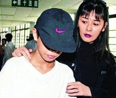 娱乐圈里的明星,都有谁是承认过有私生子的?