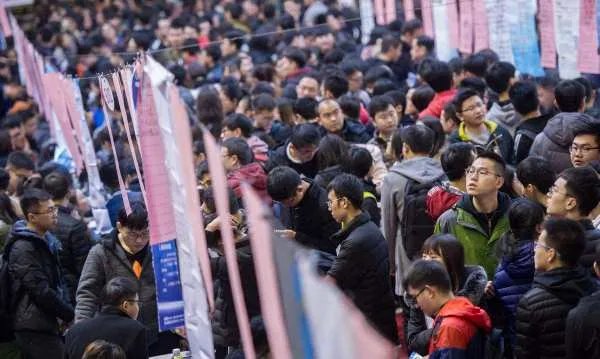 2022届高校毕业生规模增量均创新高，与往年相比增加了多少？