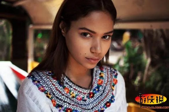 世界美女地图:罗马尼亚29岁女子穷游37国专拍正妹