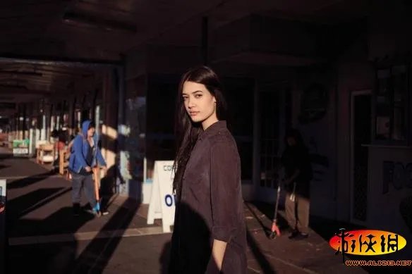 世界美女地图:罗马尼亚29岁女子穷游37国专拍正妹