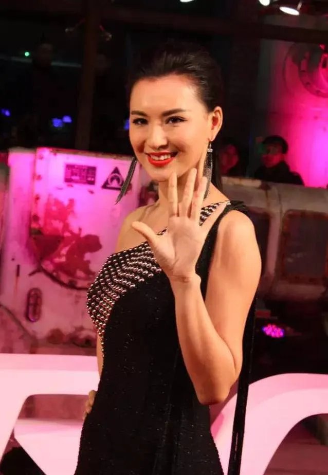 娱乐圈有哪些本来就长得很好看却还整容的明星?