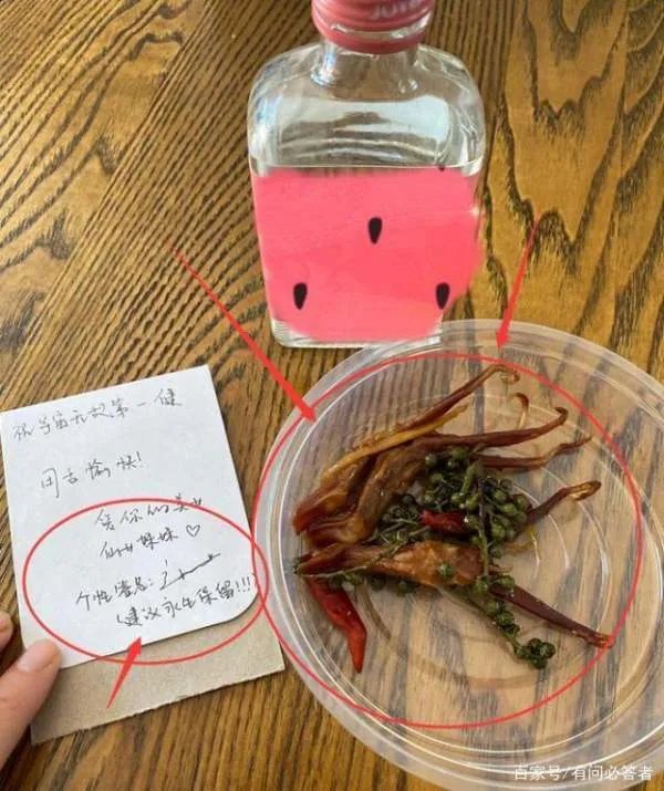 宋祖儿送孙坚礼物，打开只有三根鸭舌，这是什么意思？