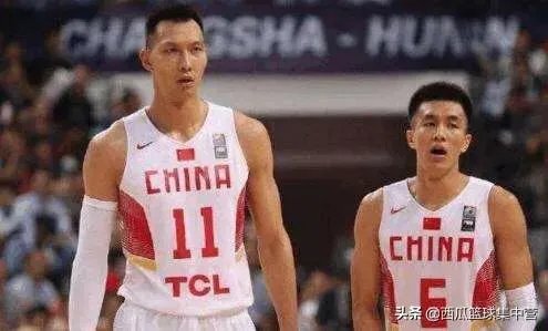 网友翻了郭艾伦和易建联的微博,前者大多是综艺,后者大多是篮球,你怎么看?