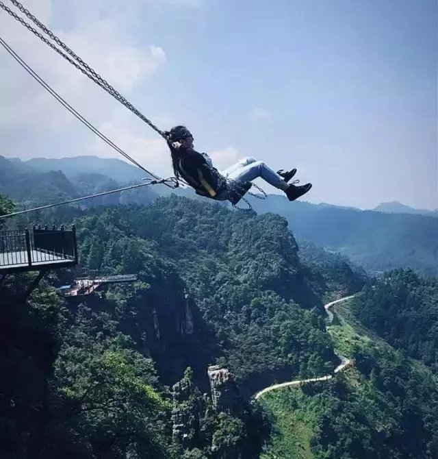重庆现高80米吓破胆的“天空悬廊”是怎么建的?