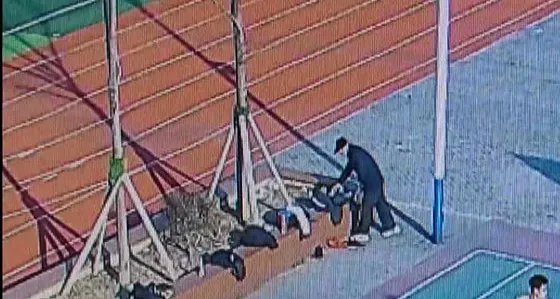 老汉偷苹果手机贱卖了多少钱？