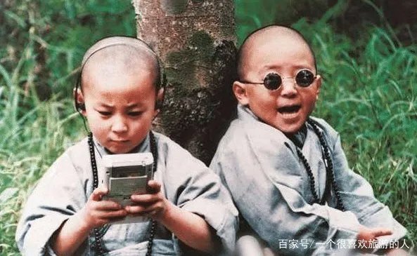 向华强都不敢惹,王宝强要行晚辈礼,释小龙究竟是什么身份?