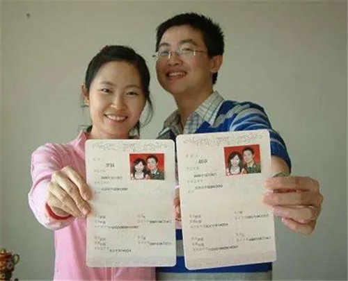 北京办结婚证需要带什么 在北京怎么领结婚证