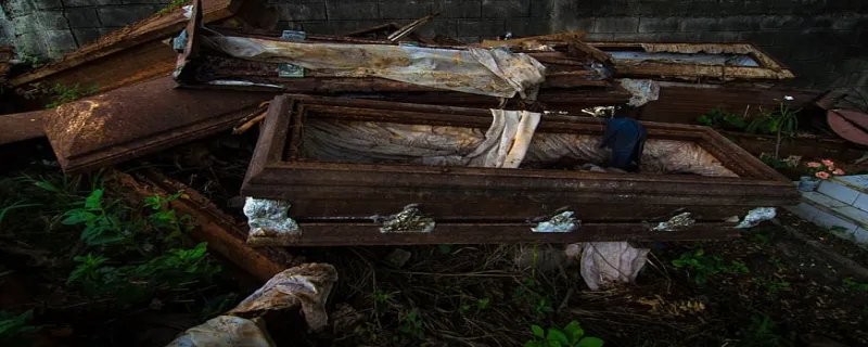 梦见死人躺在棺材里是什么意思 梦见死人躺在棺材里有什么预兆