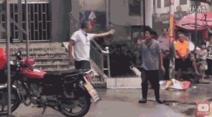 民间高手大街上过招:老外看傻眼(图)