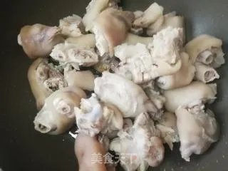 猪蹄炖黄豆