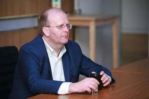 为什么查尔斯王子不主动放弃继承权?