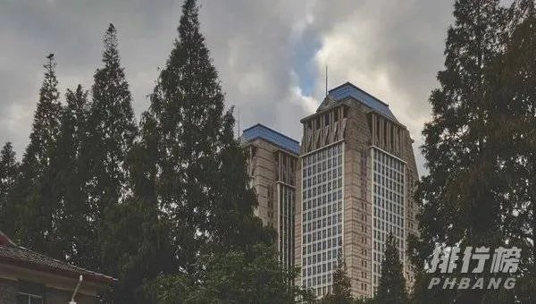 中国最美的十所大学排名_全国最美大学排名最新