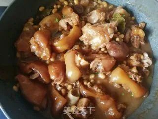 猪蹄炖黄豆