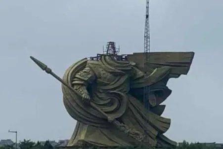 荆州巨型关公雕像被拆除,只剩钢架和大刀,拆除过程经历了哪些困难?