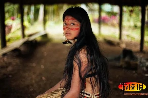 世界美女地图:罗马尼亚29岁女子穷游37国专拍正妹