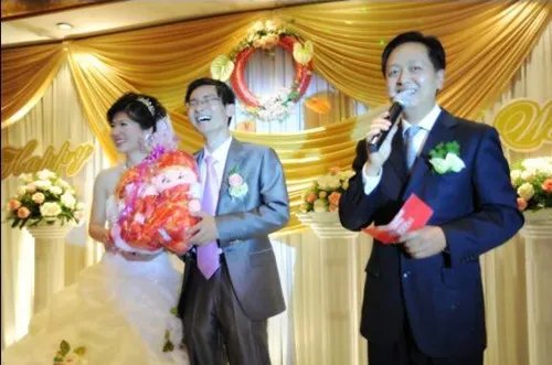 婚礼主持多少钱一场  如何选择婚礼司仪