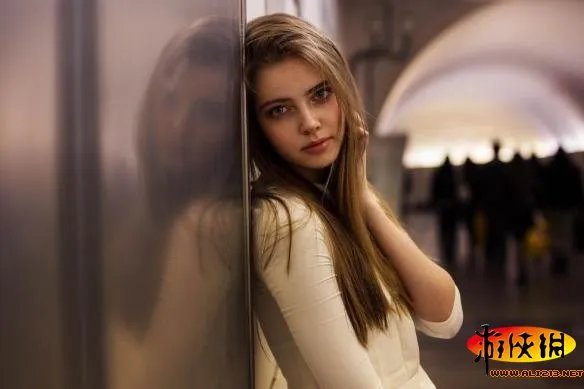 世界美女地图:罗马尼亚29岁女子穷游37国专拍正妹