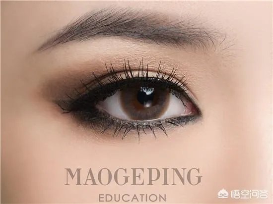 学习化烟熏妆的步骤，清纯优雅的烟熏妆？