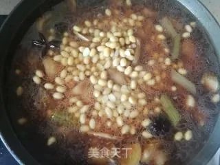 猪蹄炖黄豆