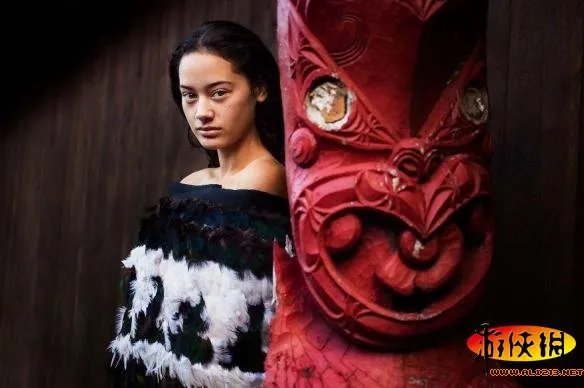 世界美女地图:罗马尼亚29岁女子穷游37国专拍正妹