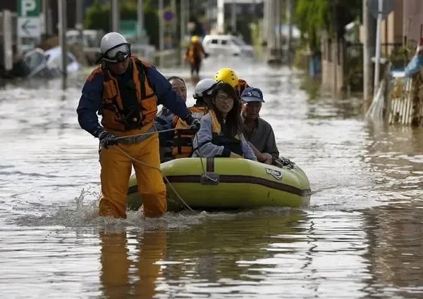台风“梅花”或将波及12省市，台风天的出行注意事项是什么？