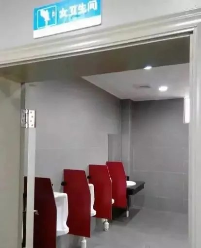 高校女厕现小便池:男女要公用厕所吗具体详细情况揭开