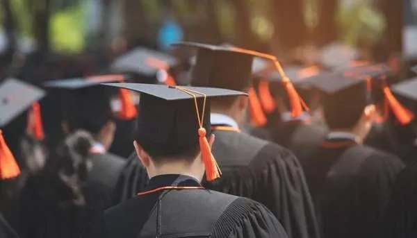 2022届高校毕业生规模增量均创新高，与往年相比增加了多少？