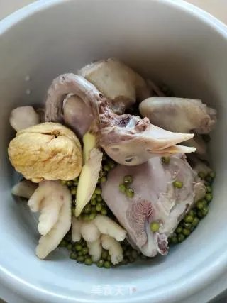 乳鸽绿豆汤