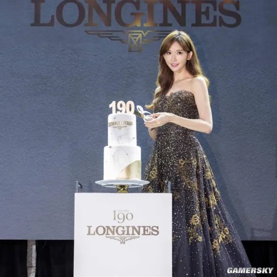 47岁林志玲晒活动美照 身穿长裙优雅知性