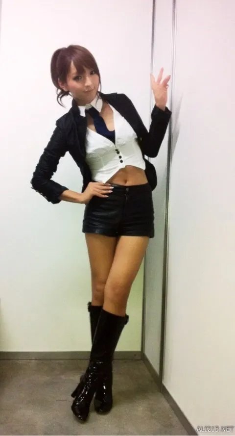 每日福利大放送 长腿模特佐藤かよ大秀惹火身材