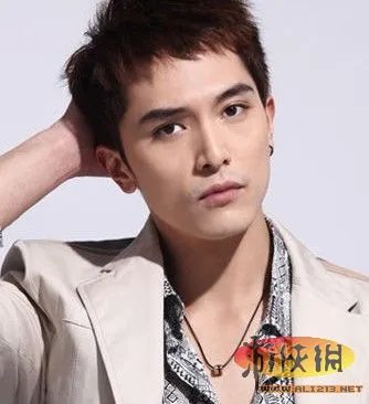 林更新甩女友恋周冬雨 盘点不厚道玩劈腿明星