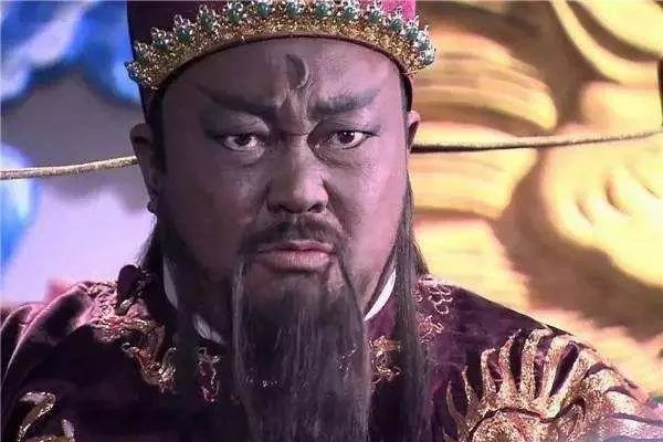 戏剧里的包拯是黑脸而且额头有月牙,为什么?