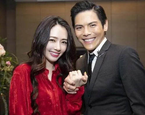向佐和郭碧婷究竟是怎么认识的?