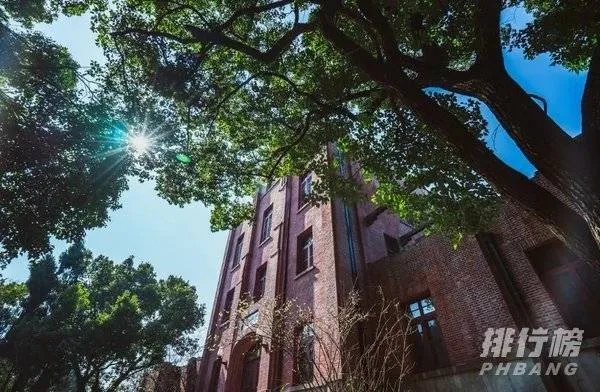 中国最美的十所大学排名_全国最美大学排名最新
