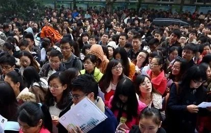 如何看待国考报名过审人数已超110万这件事?